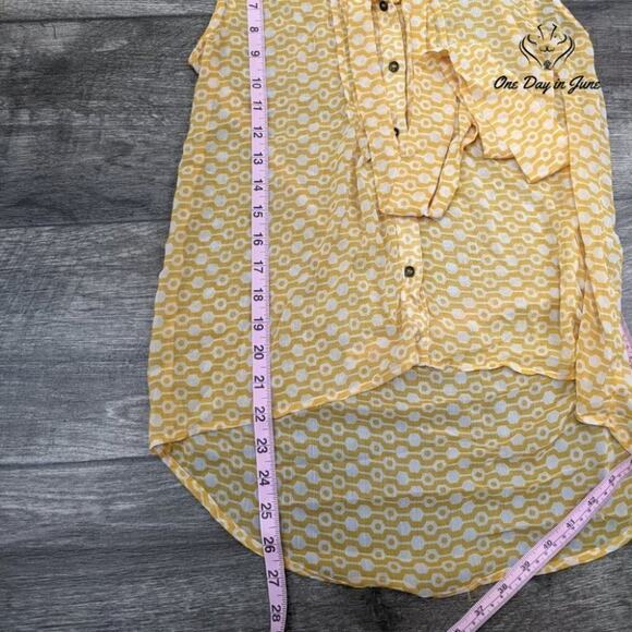 Xhilaration Sheer  Button Down Blouse Asymetrical Hem Size S - Picture 4 of 4